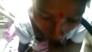 منہ میں Smut کے ساتھ temptress کا شکار خوبصورت