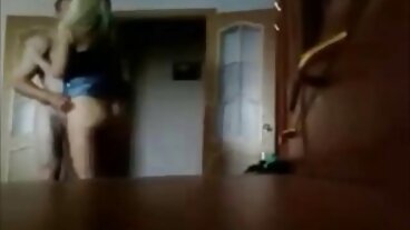 منہ میں دھماکے کی آواز کے ساتھ خوبصورت Gia Paige اور Kelsi منرو سے Mofos