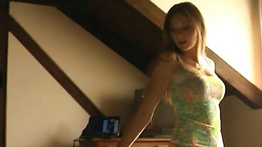گائے لڑکی پر اس کے برعکس کے ساتھ خوبصورت سوفیا Delue