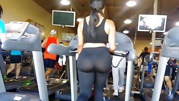 درمیانے سائز کی چھاتی کے ساتھ گرم ، شہوت انگیز Kiara کول سے GirlCum