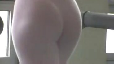 Brunette کے ساتھ جنسی تعلقات کے پرجوش Adriana Chechik اور Brookl GRE