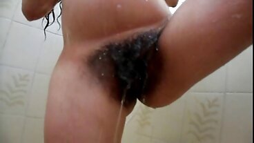 پریمپورن آخر کے ساتھ خوبصورت بولتا ہے Mora کی طرف سے آج رات کی گرل فرینڈ