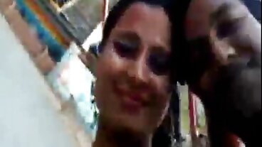 قدرتی چھاتی کے ساتھ حیرت انگیز ٹیم Skeetos